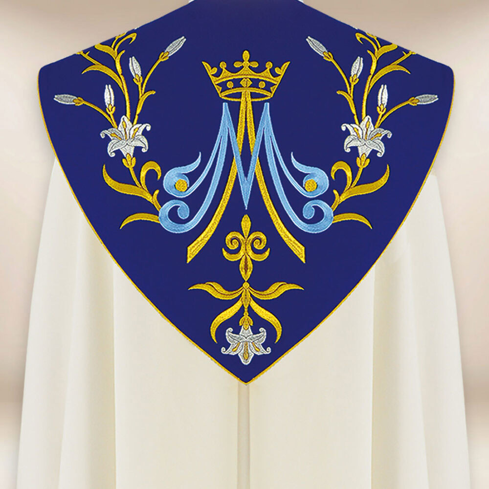 Piviale ricamato con motivo mariano