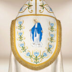 Kapa haftowana “Matka Boża Różańcowa”