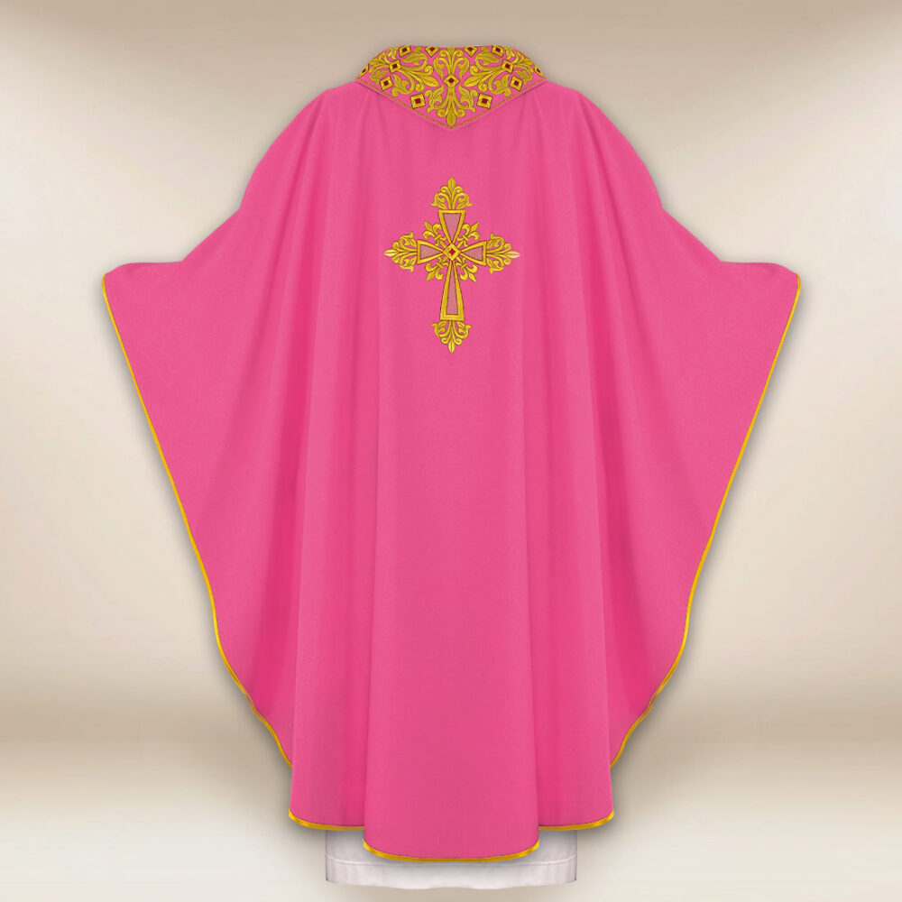 Casula ricamata con IHS rosa