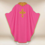 Casula ricamata con IHS rosa