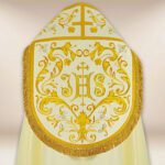 Piviale liturgico ricamato con monogramma IHS