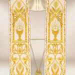 Stola ricamata romana Calice ecru