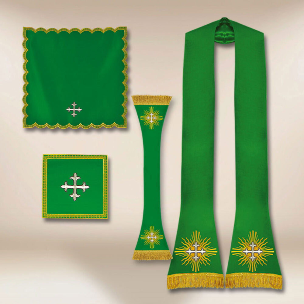 Casula ricamata romana IHS verde