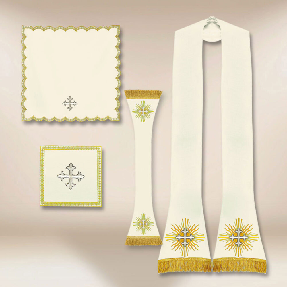 Casula ricamata romana IHS ecru