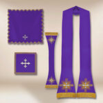 Paramento ricamato romano IHS viola