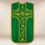 Casula ricamata romana IHS verde