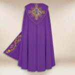 Piviale ricamato IHS viola