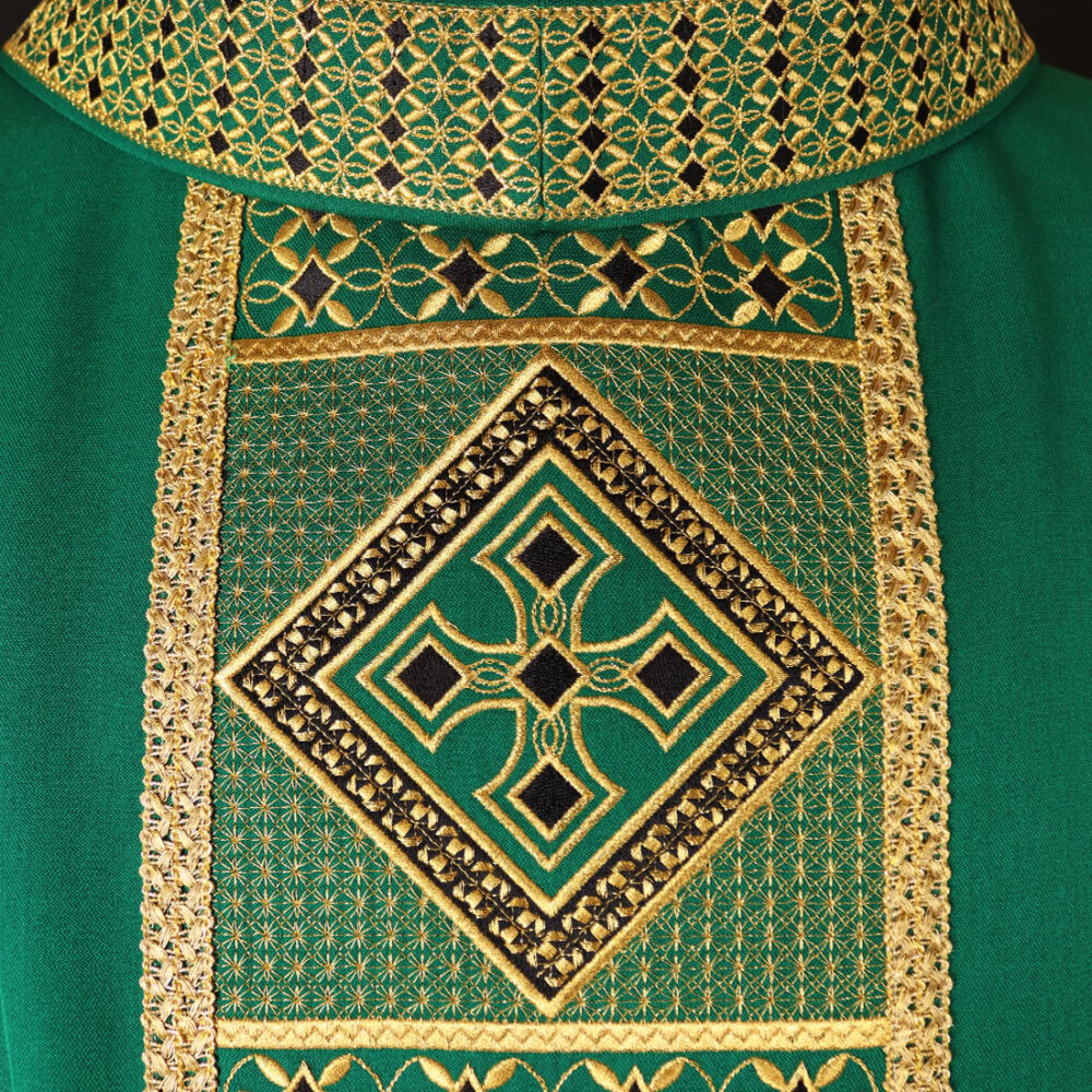 Casula liturgica verde ricamata