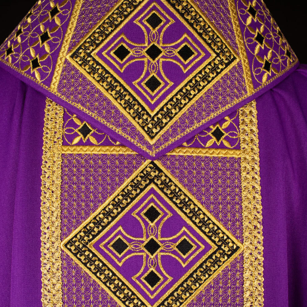 Casula liturgica viola ricamata
