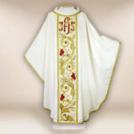 Casula ricamata con IHS