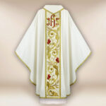 Casula ricamata con IHS