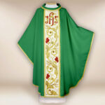 Casula ricamata con IHS