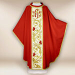 Casula ricamata con IHS