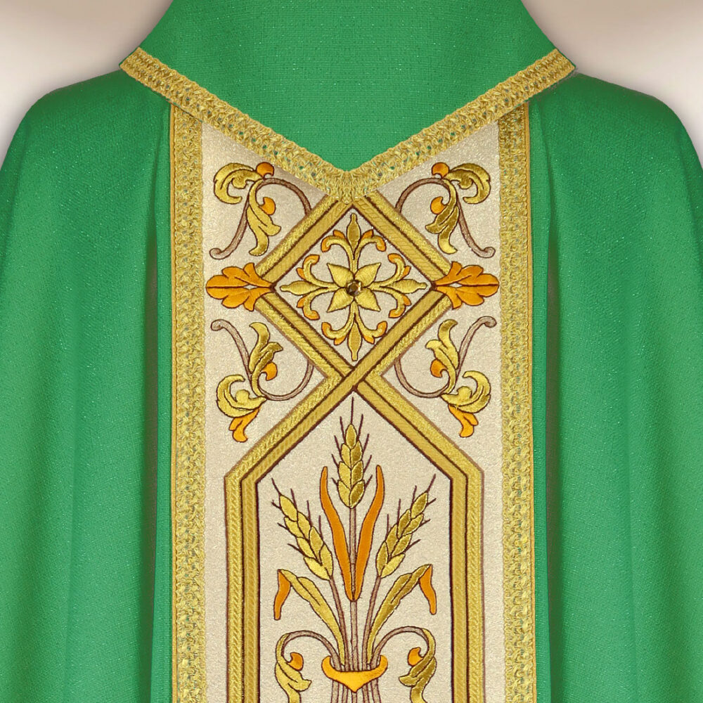 Casula ricamata verde con orphrey