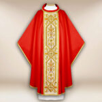 Casula rossa ricamata con orphrey