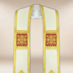 Stola romana ecru con pannelli bordeaux e ricamo dorato