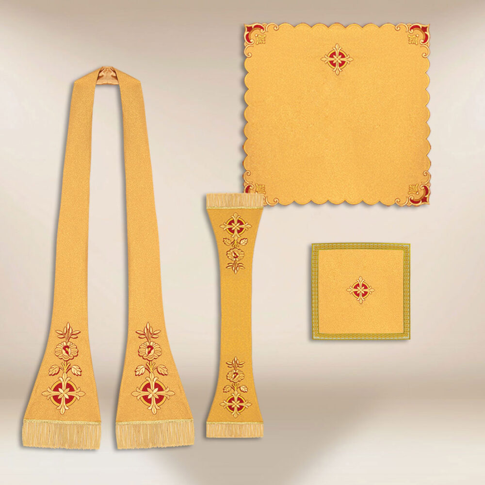 Casula ricamata romana con IHS dorato