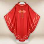 Paramento ricamato rosso