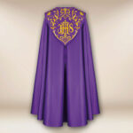 Piviale ricamato viola IHS