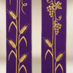 Stola ricamata Alfa Omega viola