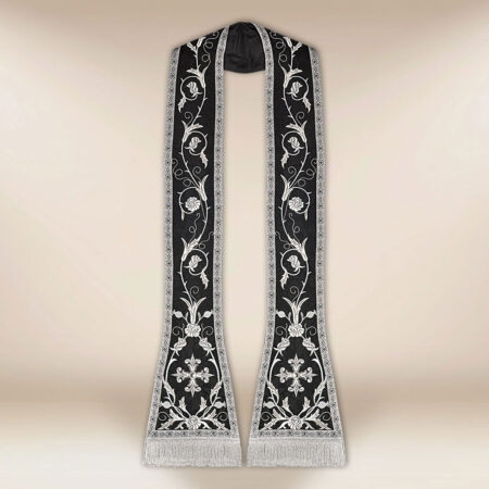 Stola ricamata romana nera