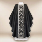 Casula liturgica ricamata nera