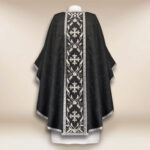 Casula liturgica ricamata nera