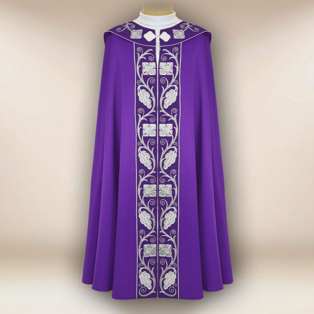 Piviale liturgico ricamato