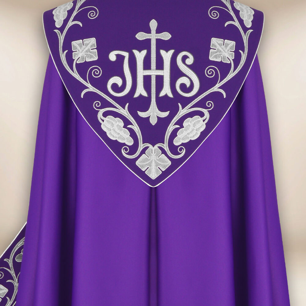 Piviale liturgico ricamato