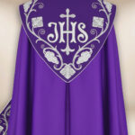 Piviale liturgico ricamato