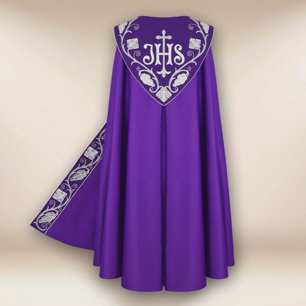 Piviale liturgico ricamato