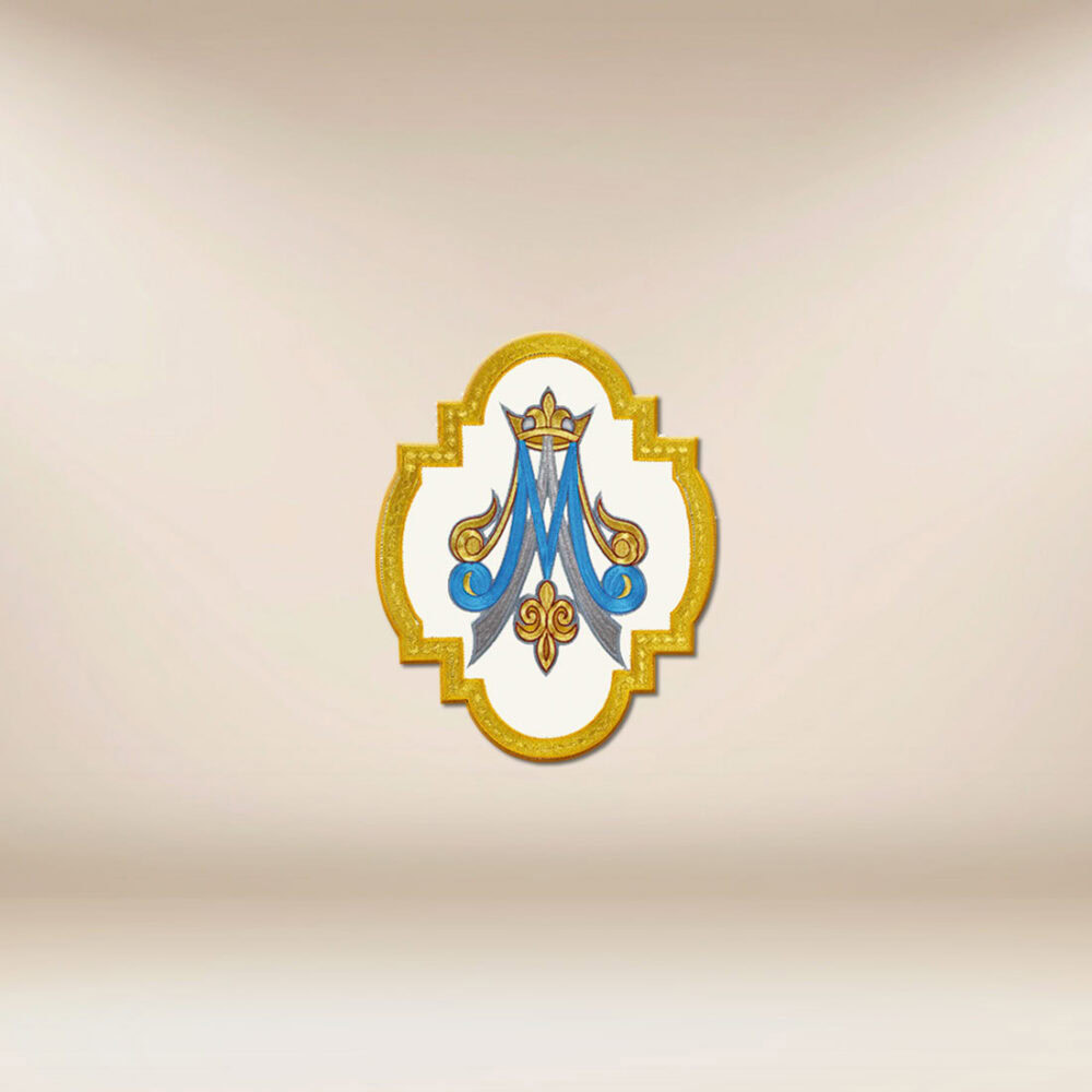Applicazione ricamata “M in cornice”