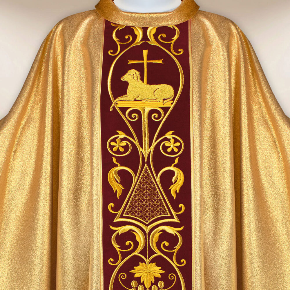 Casula con orphrey ricamato in peluche Agnello