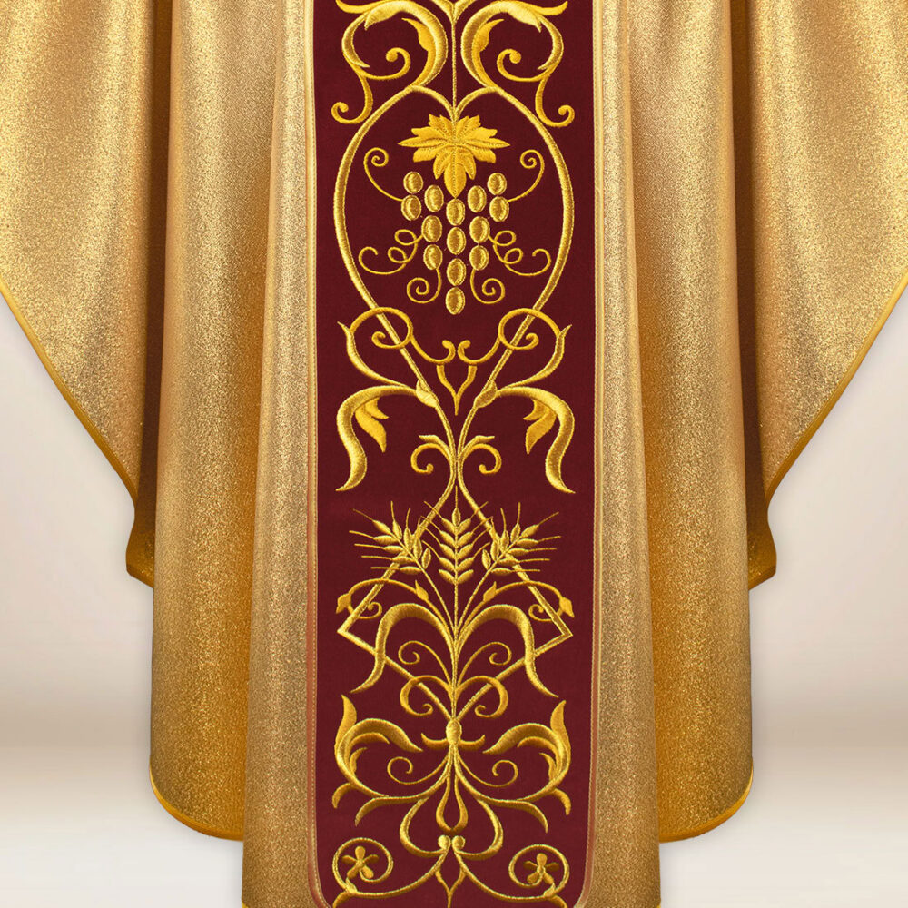 Casula con orphrey ricamato in peluche Agnello