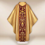 Casula con orphrey ricamato in peluche Agnello