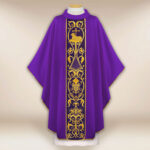 Ornat z haftowanym pasem pluszowym “Baranek”