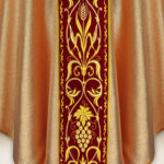 Ornat z haftowanym pasem pluszowym “Kielich”