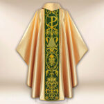 Ornat z haftowanym pasem pluszowym “Kielich”