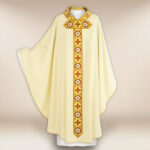 Casula liturgica ricamata ecru