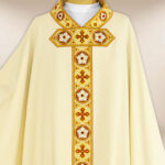 Casula liturgica ricamata ecru