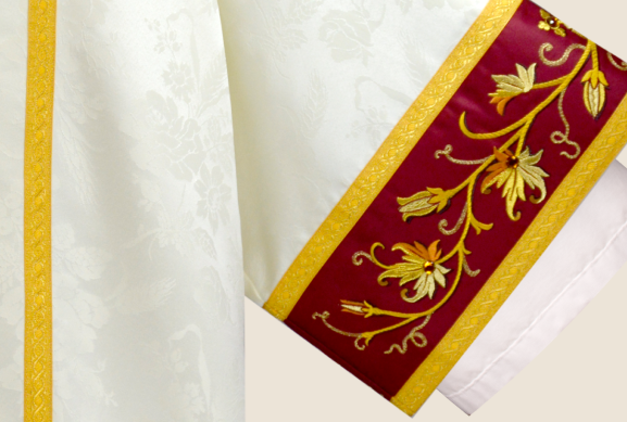 Dettaglio ravvicinato della stola ricamata