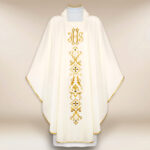 Casula sacerdotale ricamata ecru con siMadonnaolo IHS