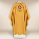 Casula sacerdotale ricamata in oro con IHS