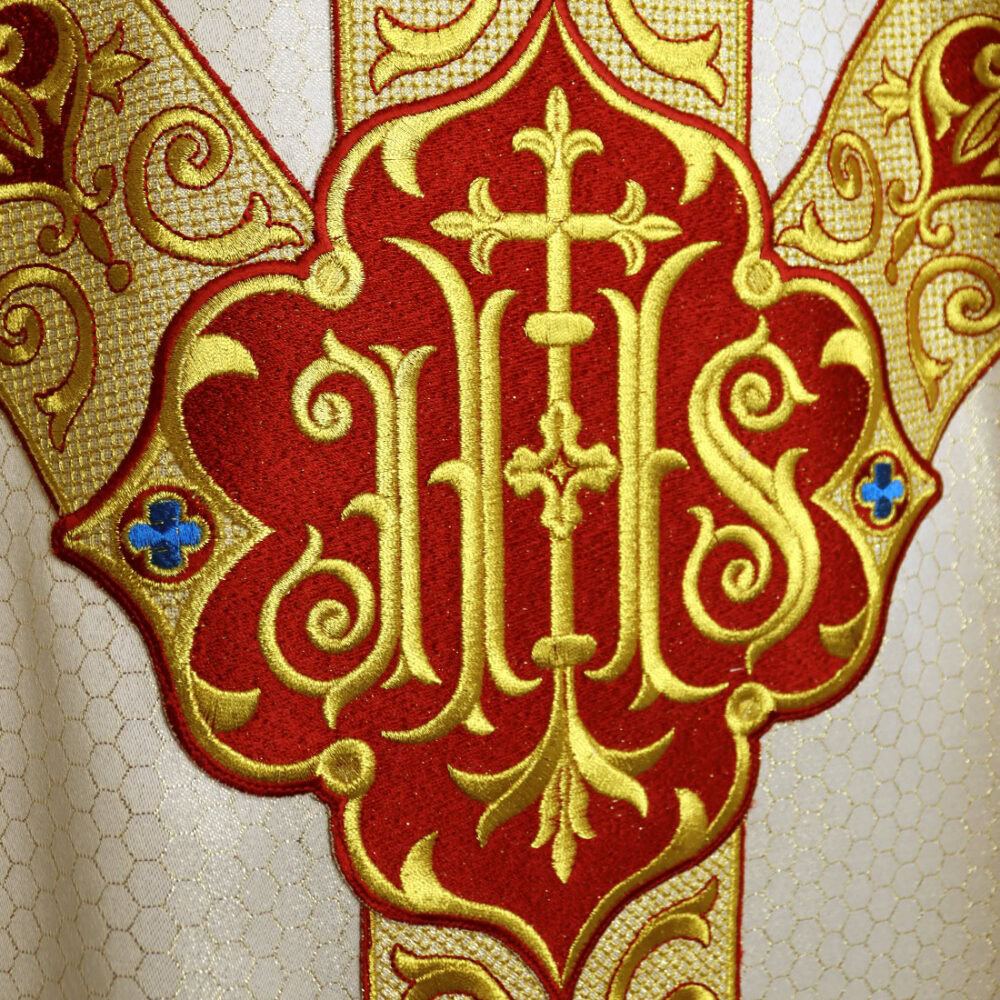 Casula sacerdotale ricamata ecru con siMadonnaolo IHS