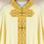 Casula sacerdotale ricamata ecru