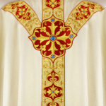 Casula sacerdotale ricamata ecru con siMadonnaolo IHS