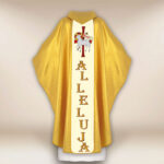 Casula liturgica con il motivo di Gesù Risorto