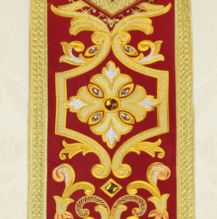 finitura accurata del ricamo liturgico