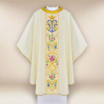 Elegante casula liturgica ricamata con motivo Mariano