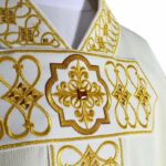 Casula sacerdotale ricamata ecru